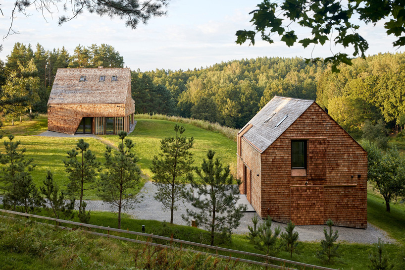 arches wraps 'cedar house' in façade of wood shingles in