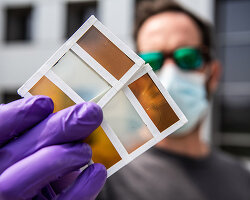 this window can go from transparent to tinted while converting sunlight into electricity