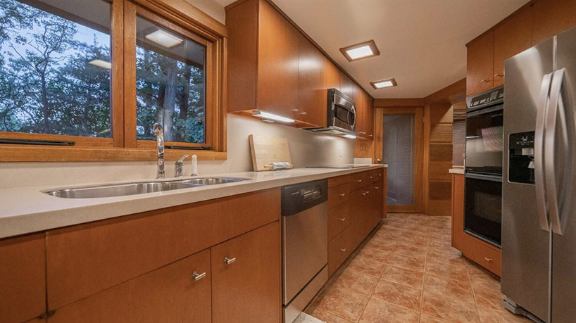 frank lloyd wright's armstrong dune house in indiana on sale for $1.2M