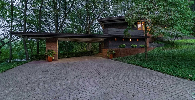 frank lloyd wright's armstrong dune house in indiana on sale for $1.2M