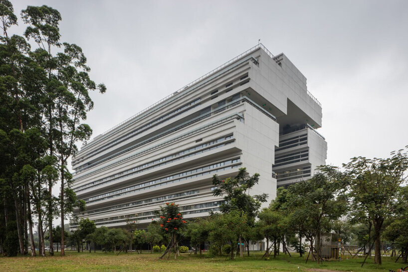 herzog & de meuron's monumental SUMC building rises over shantou, china