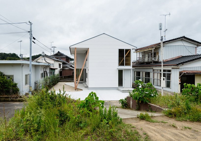 'house shazai' by nevertheless/yusuke sagawa mediates between opposing scales in japan