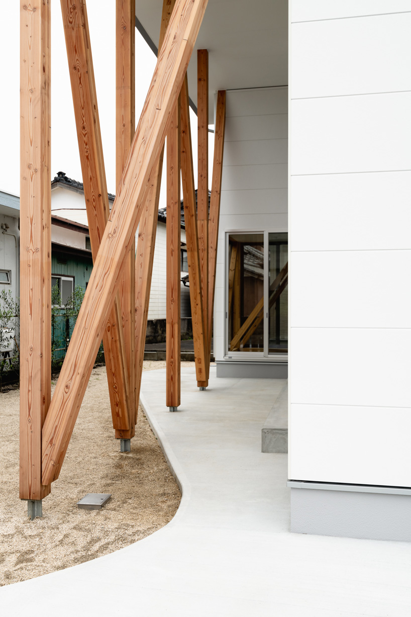 'house shazai' by nevertheless/yusuke sagawa mediates between opposing scales in japan