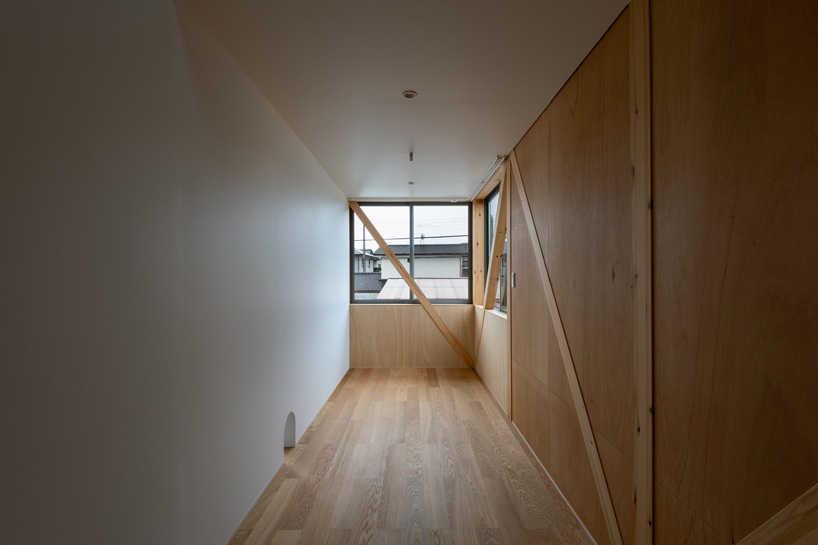 'house shazai' by nevertheless/yusuke sagawa mediates between opposing scales in japan