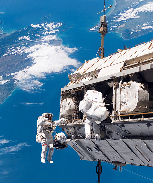 international space station photo highlights celebrate 20 years of human life in orbit