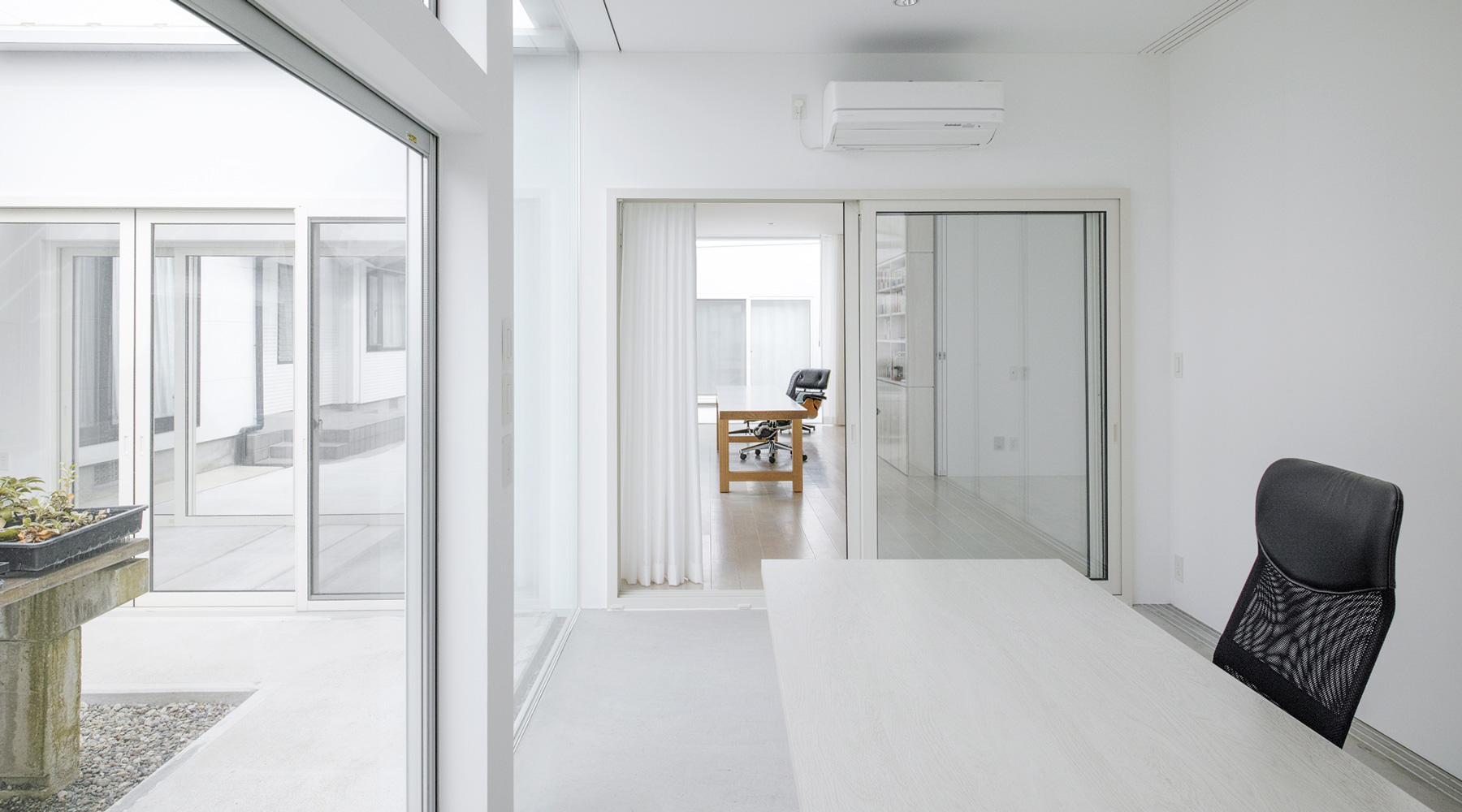 keisuke hatakenaka adds office + greenhouse to minimal residence in japan