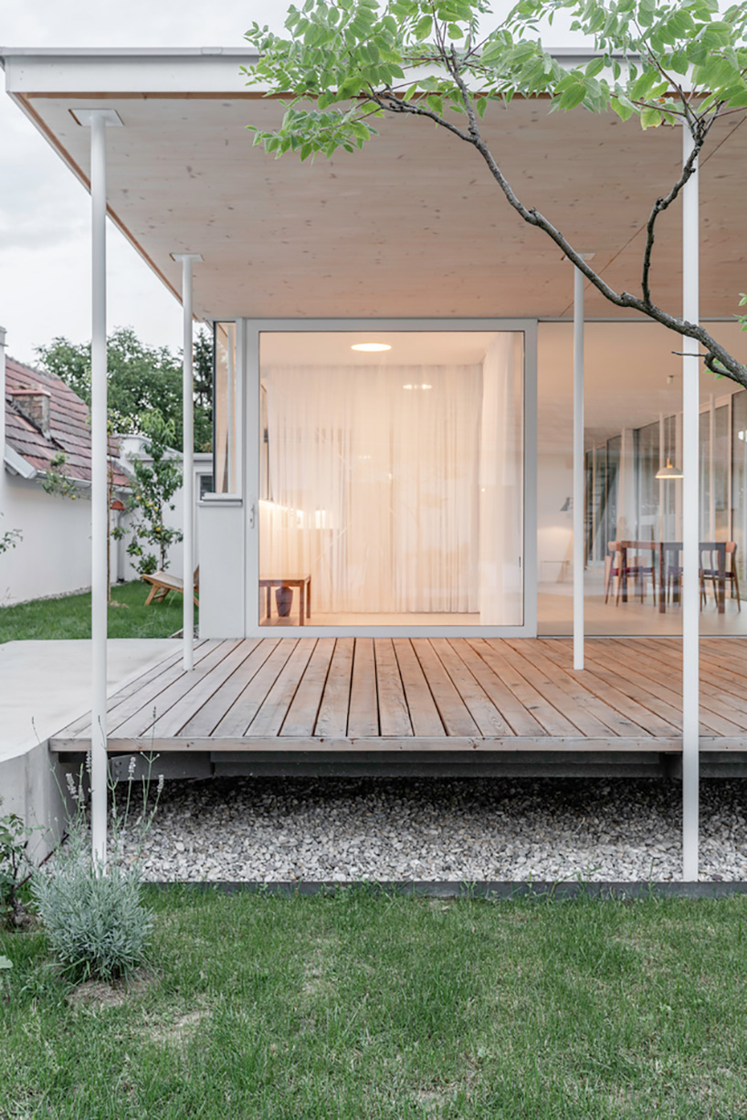 maximilian eisenköck completes a white, floating pavilion for sculpture artist in austria