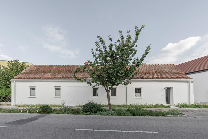 maximilian eisenköck completes a white, floating pavilion for sculpture artist in austria