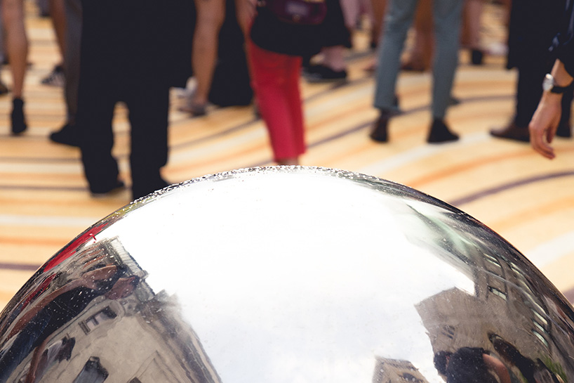 moving dunes by NÓS is a large-scale mural in montreal that seems to warp the street