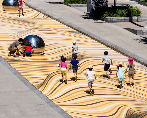 moving dunes by NÓS is a large-scale mural in montreal that seems to warp the street