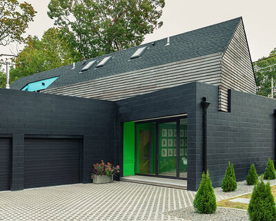 stuart shanks & b^space studio insert pops of color within suburban house in new york