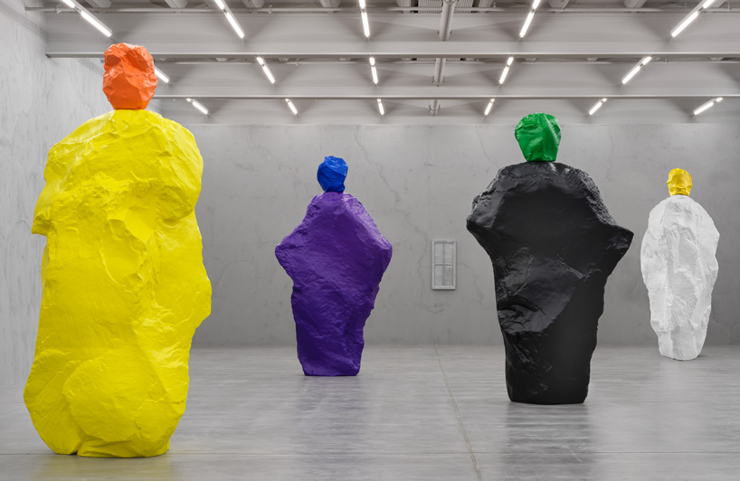 polychromatic sculptures of ugo rondinone at galerie eva presenhuber
