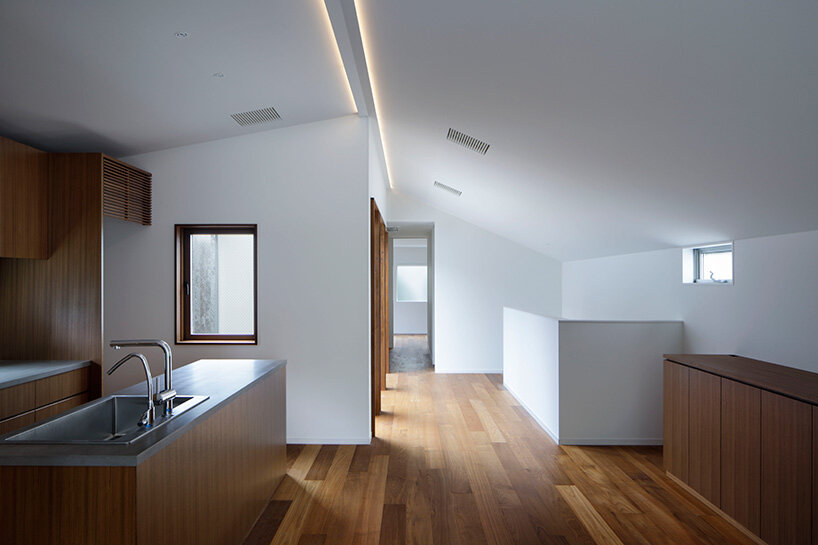 CASE-REAL clads entirety of house in higashi-gotanda with galvanized steel