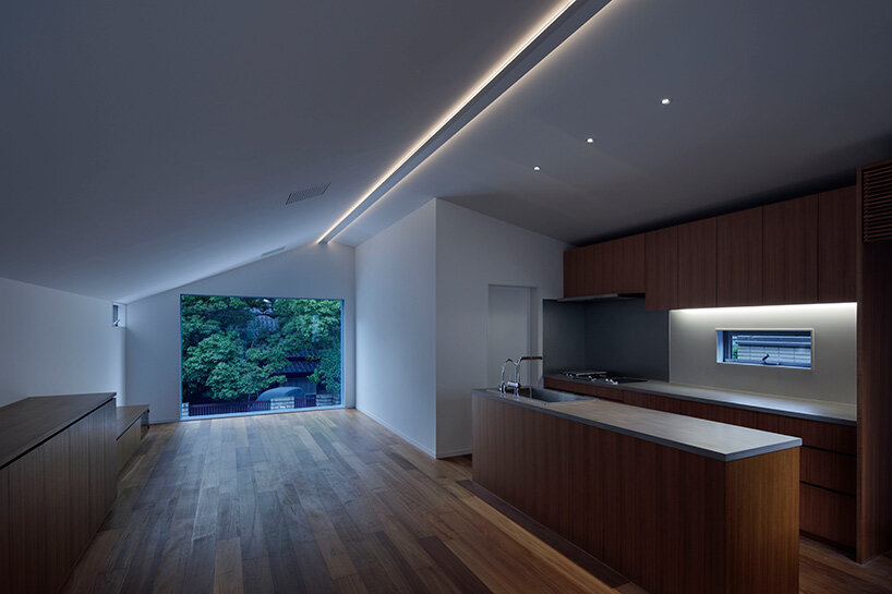 CASE-REAL clads entirety of house in higashi-gotanda with galvanized steel