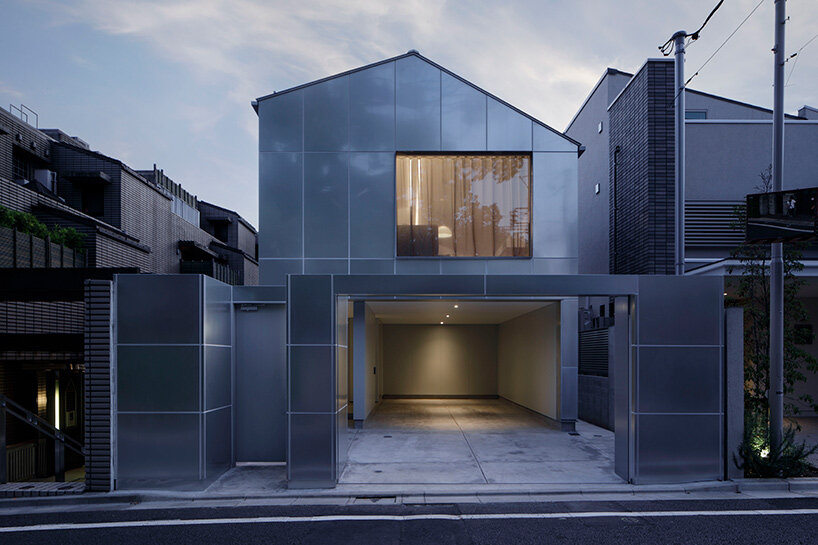 CASE-REAL clads entirety of house in higashi-gotanda with galvanized steel