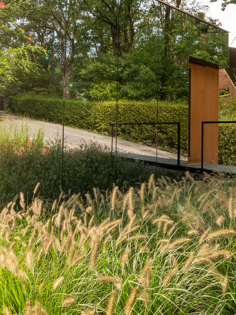 MIA architecture mirror