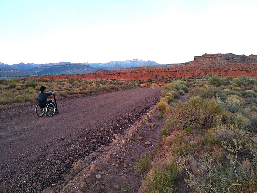 omni's 'globetrotter' combines with a scooter to create an electric wheelchair