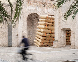 dunnage airbag installation stands & collapses next to historic ruins of tortosa, spain
