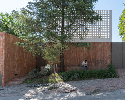 andres alonso occupies 'la inecita' with six dwellings in cordoba, argentina