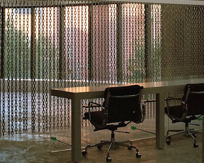 archive uses steel chain curtain partitions to organize office space in shanghai