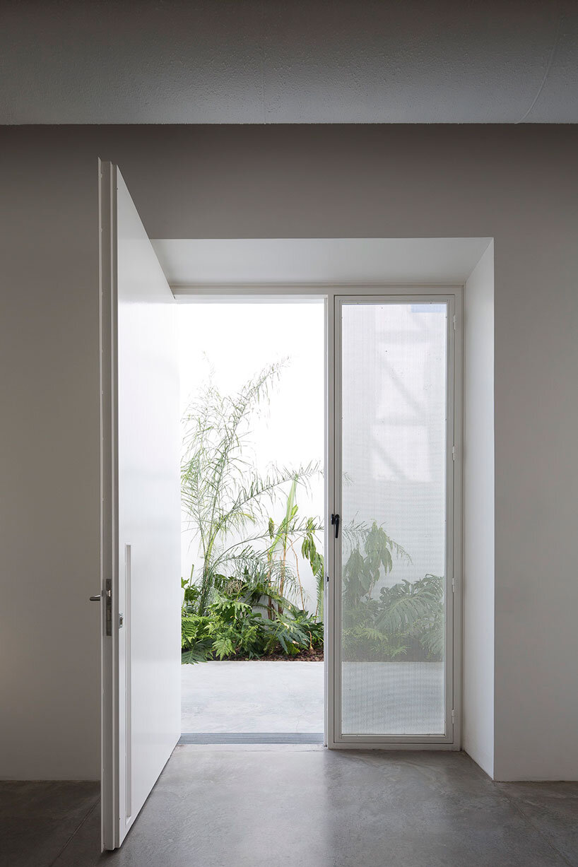 lightweight rib envelope clads patio in buenos aires residence by BHY arquitectos