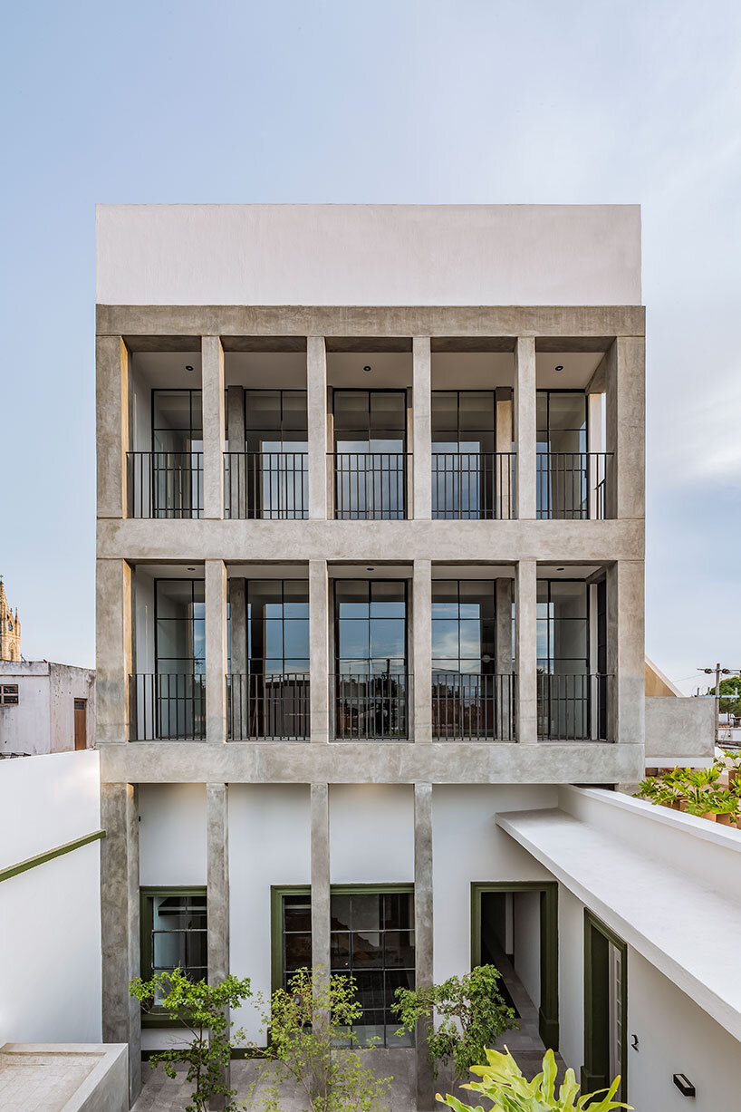 diagrama arquitectos restores historical residential building with central patio in mexico
