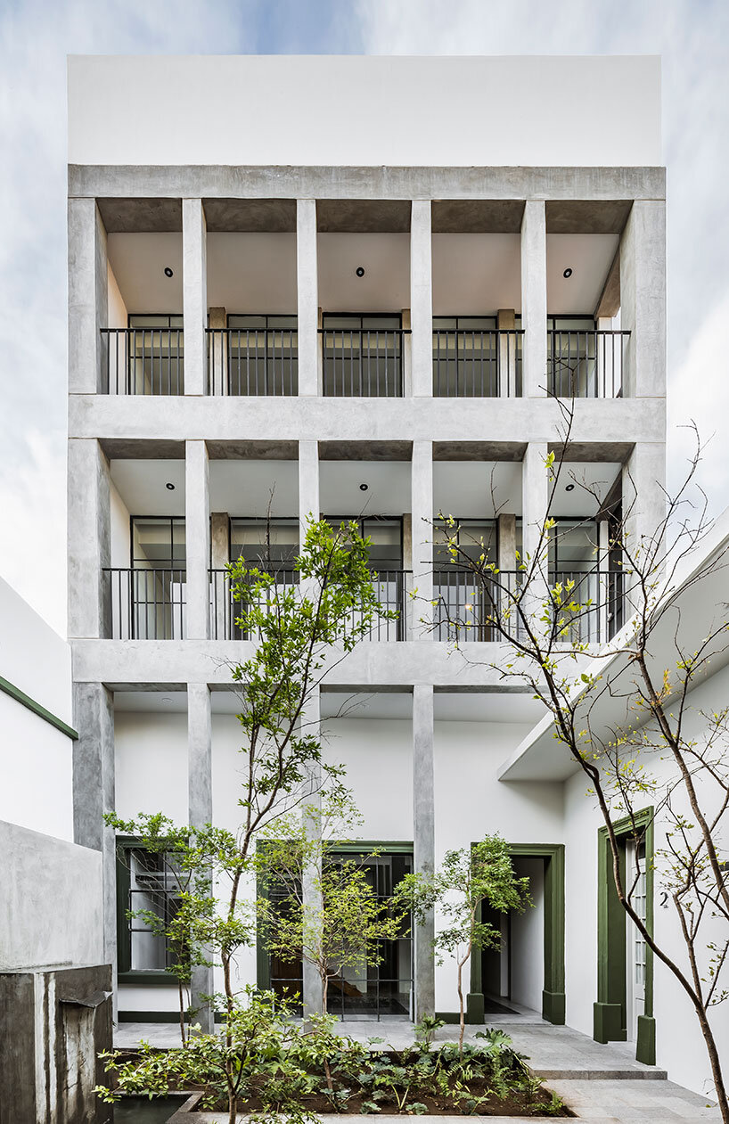 diagrama arquitectos restores historical residential building with central patio in mexico