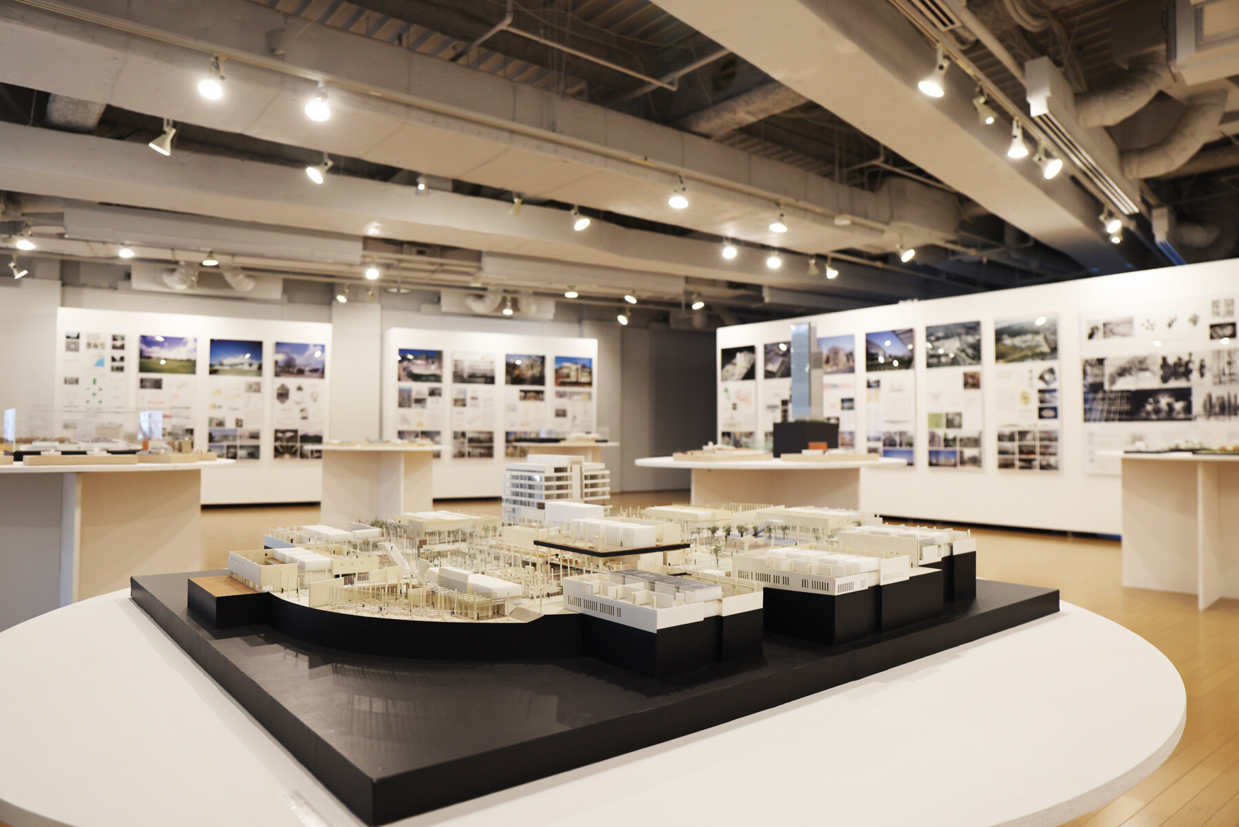 fumihiko-maki-exhibition-BankART-yokohama-designboom-1800b