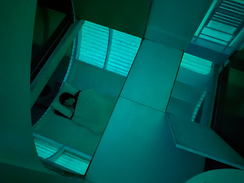 luminescent 'draftroom' in texas by jiří příhoda features a suspended table for sketching