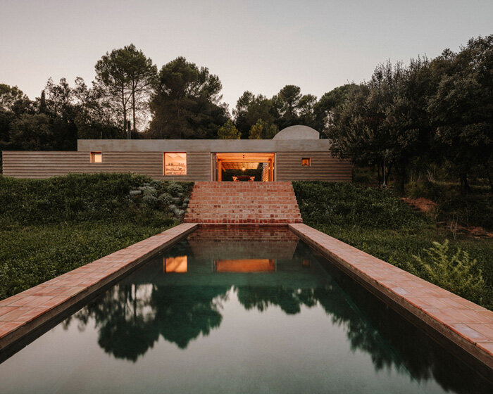 mesura nestles family residence 'casa ter' into spain's mediterranean landscape