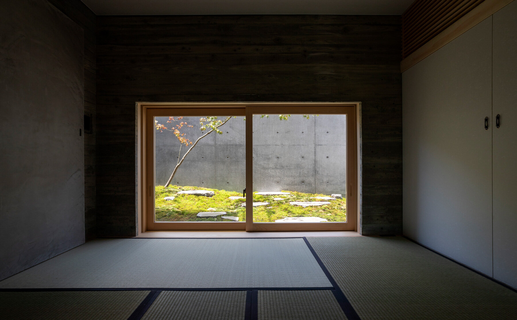 IKAWAYA-architects-concrete-shell-house-tokyo-japan-designboom-1800b