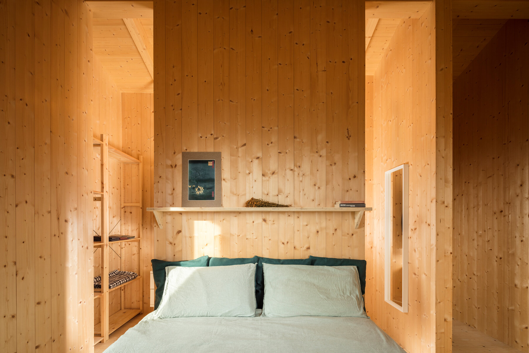 ciclostile-architettura-ca-inua-renovation-bologna-italy-designboom-1800-1
