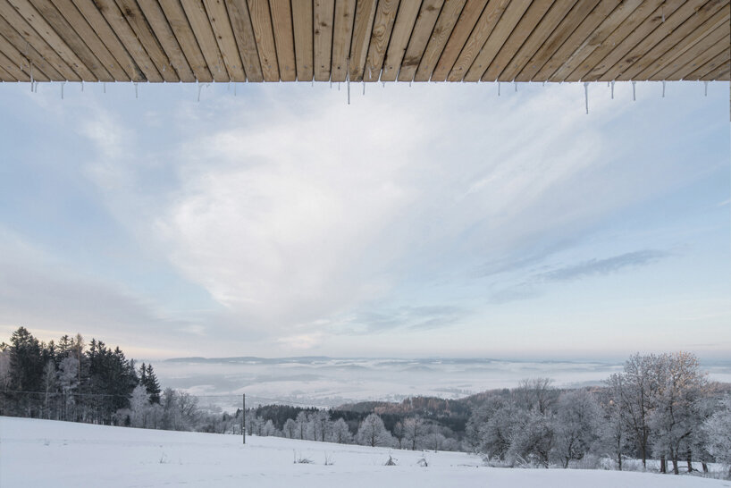 fránek architects embeds a timber-clad house into czech mountains designboom