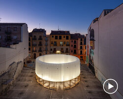 KOGAA's 'circo aéreo' is an inflatable, ring-shaped installation for empty urban spaces
