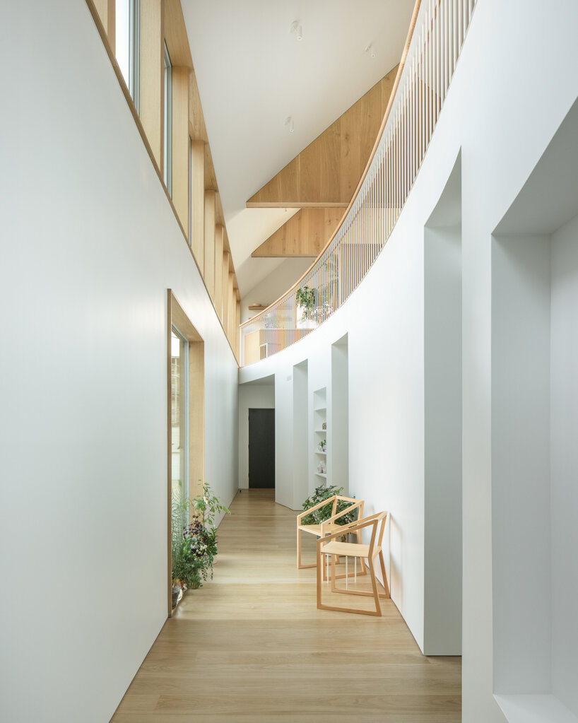 kwong von glinow flips the residential status quo with ardmore house designboom