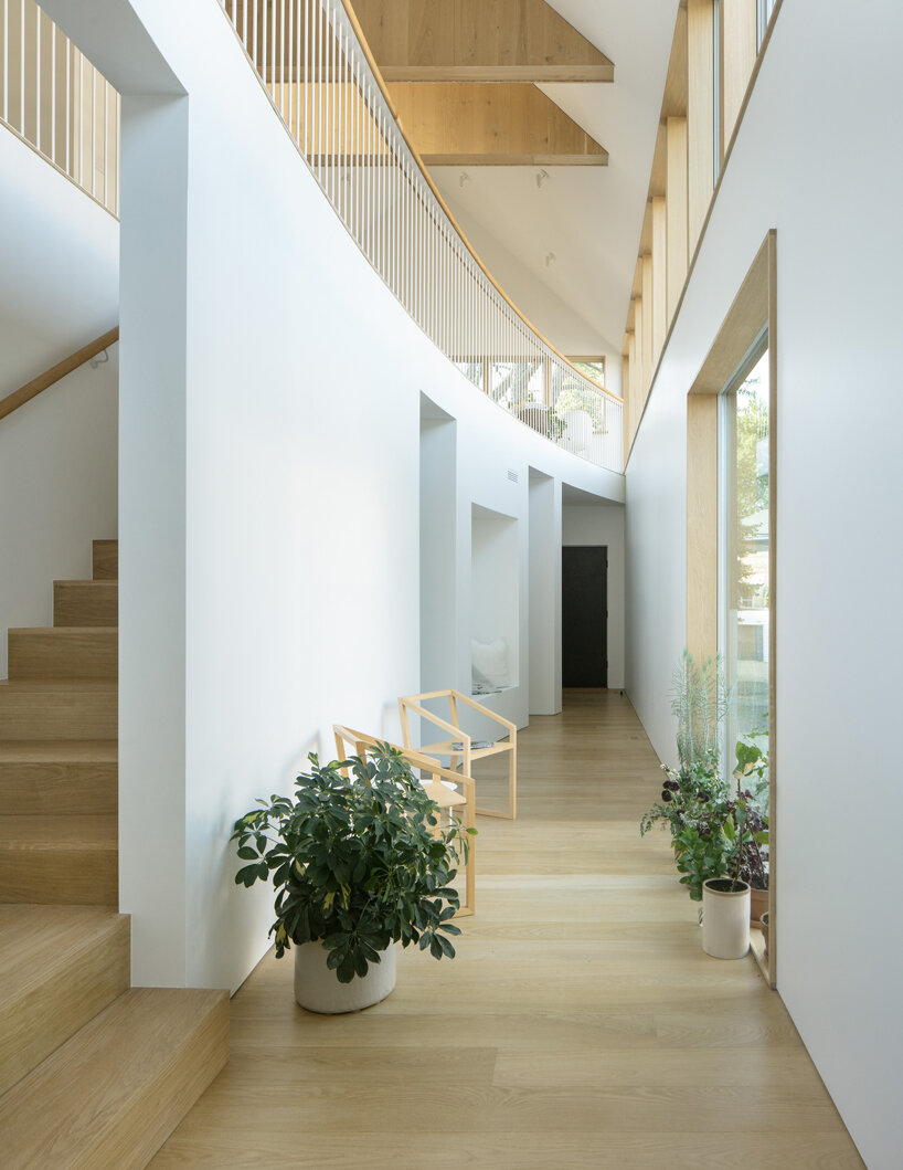 kwong von glinow flips the residential status quo with ardmore house designboom