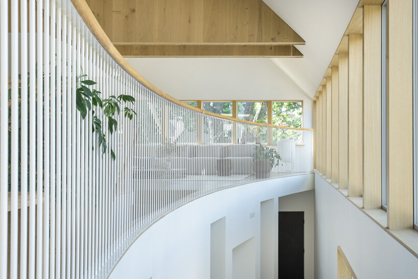 kwong von glinow flips the residential status quo with ardmore house in chicago