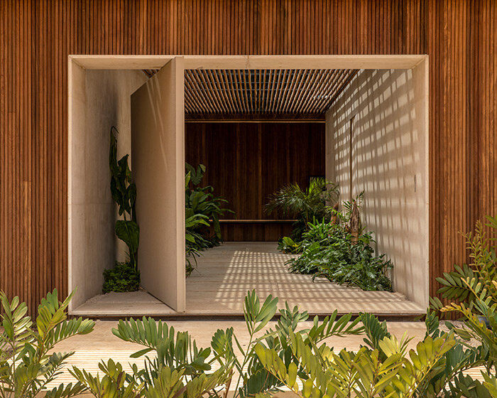 mf+arquitetos divides Q04L63 house in brazil equally between shared and private space