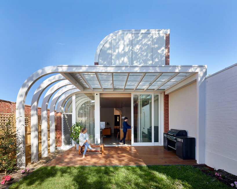 mihaly slocombe reimagines art deco with this melbourne house renovation designboom