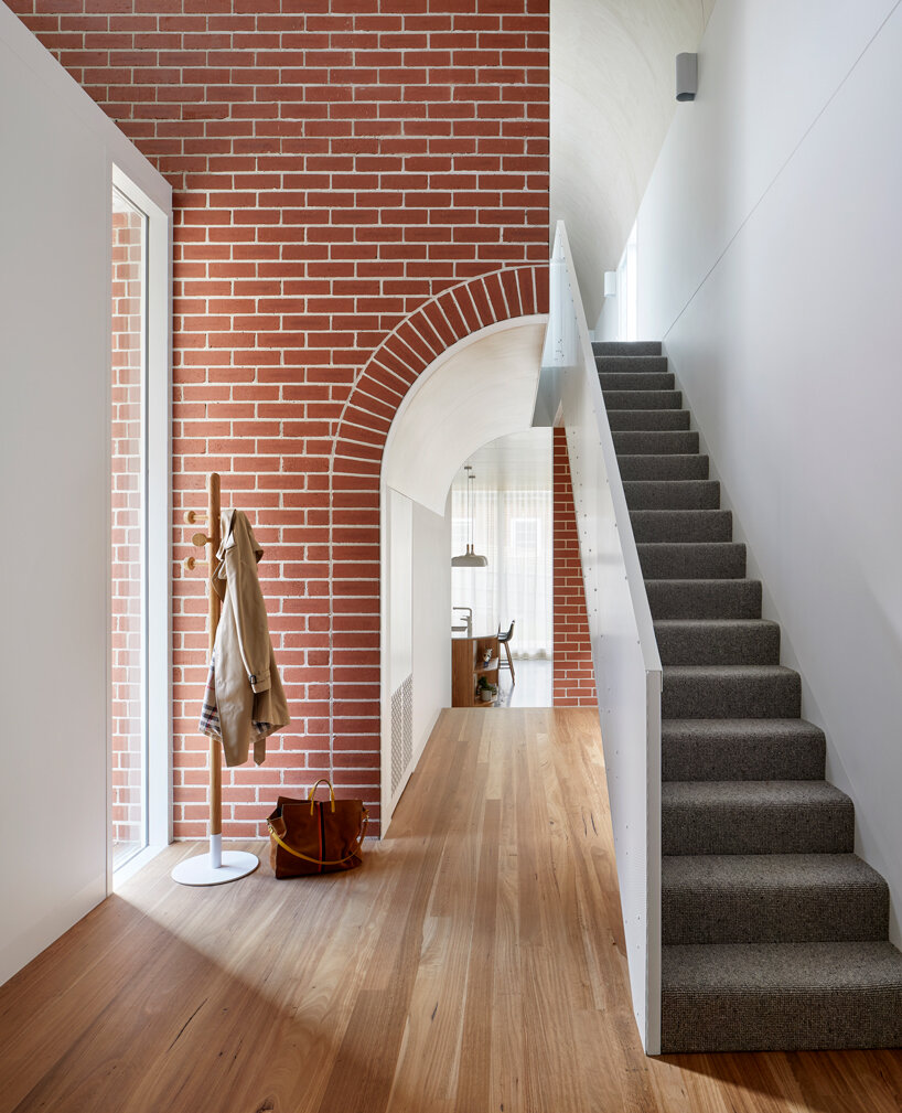 mihaly slocombe reimagines art deco with this melbourne house renovation designboom