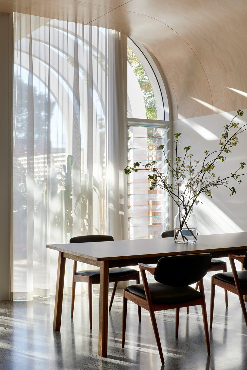 mihaly slocombe reimagines art deco with this melbourne house renovation designboom