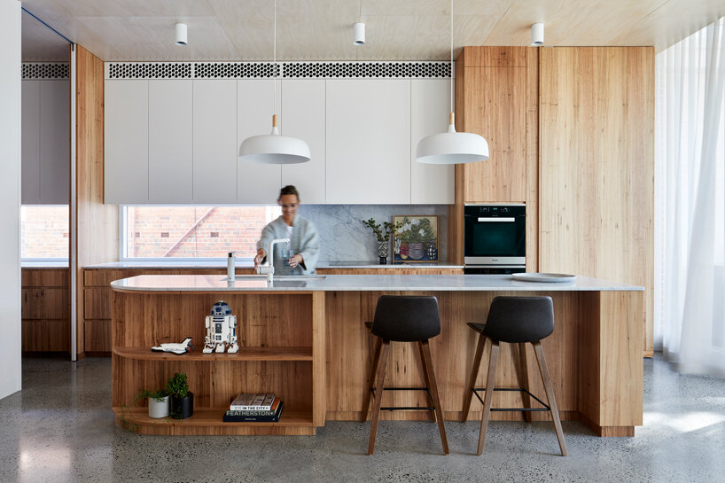 mihaly slocombe reimagines art deco with this melbourne house renovation designboom