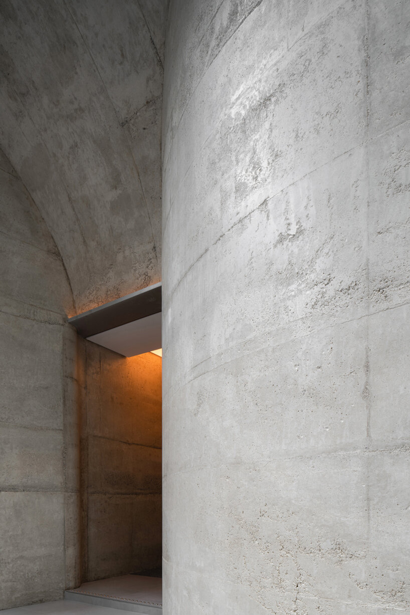MOJO STUDIO puts a huge boulder at the center of this salon refurb in chengdu