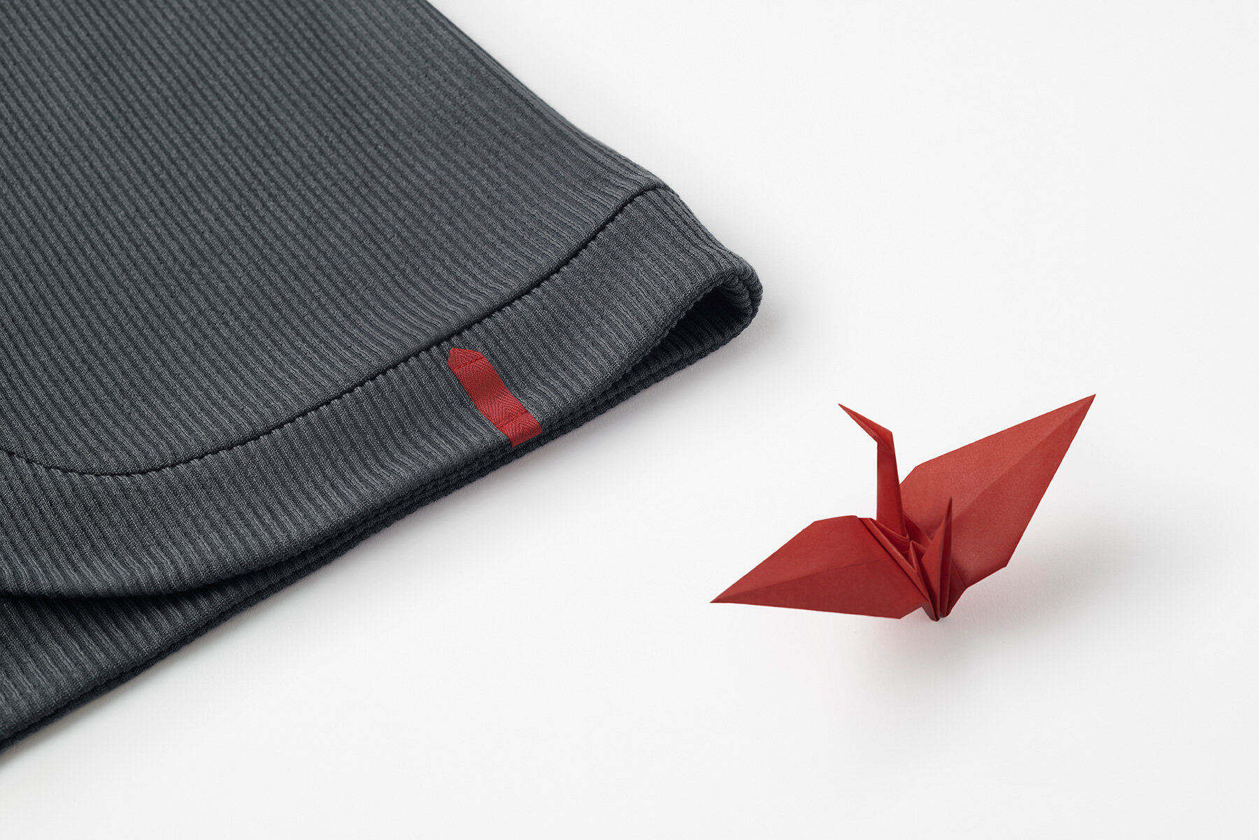 nendo-japan-airlines-inflight-amenity-kit-designboom-005
