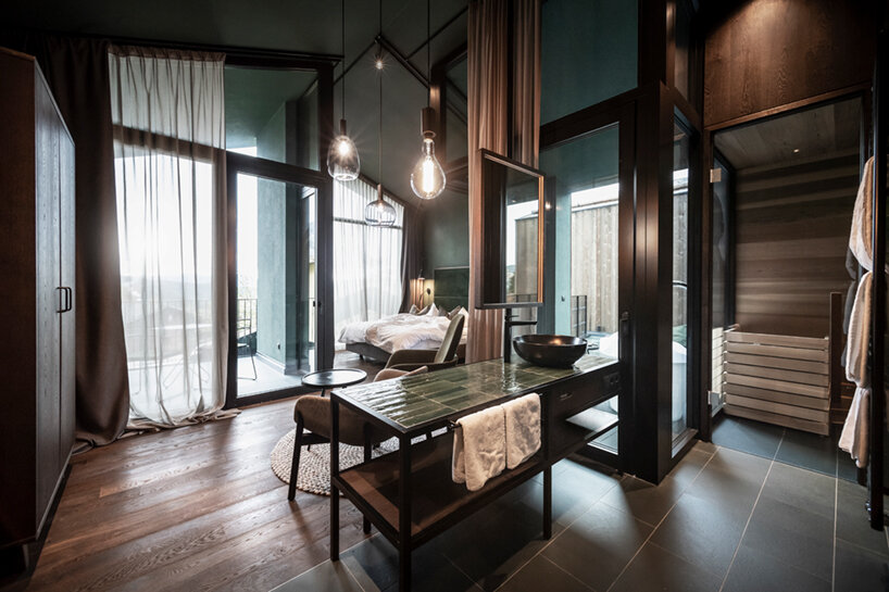 noa* floris hotel