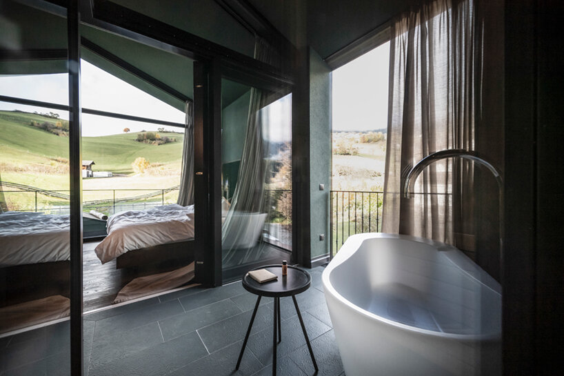 noa* floris hotel