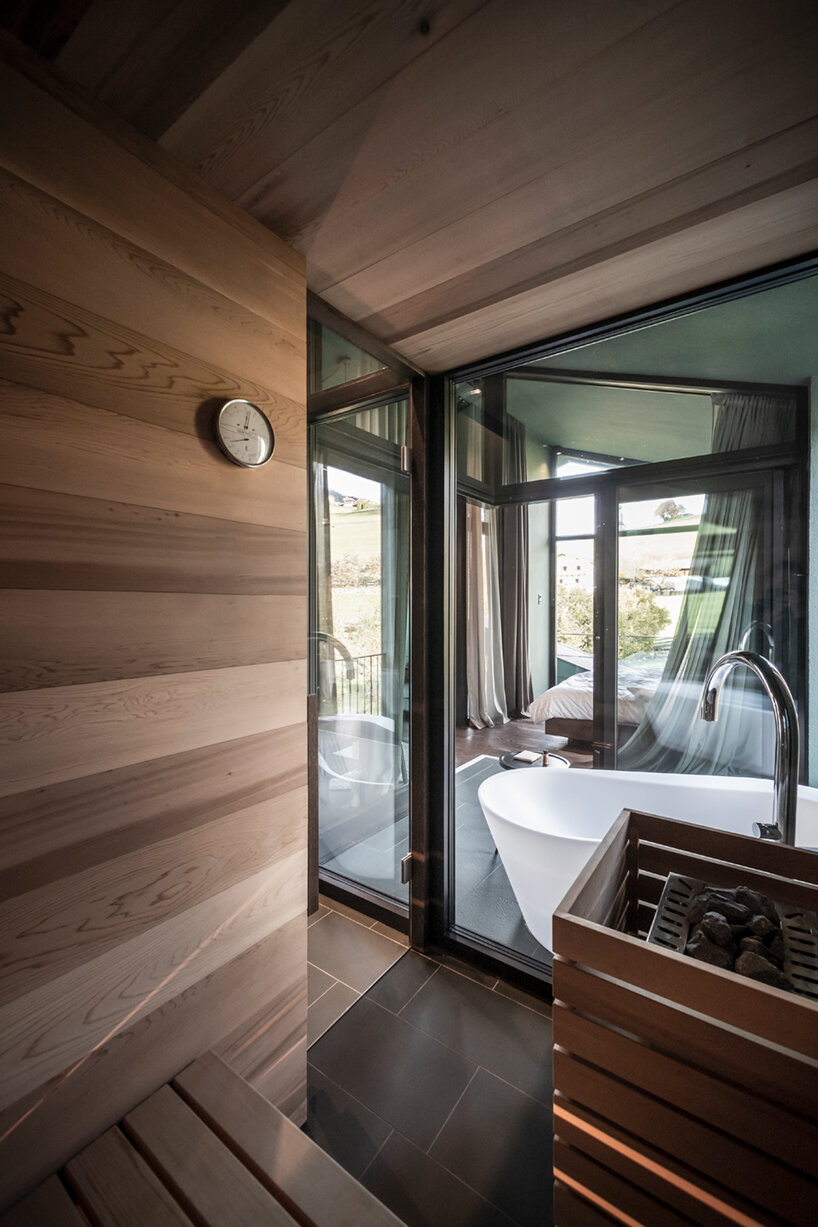 noa* floris hotel