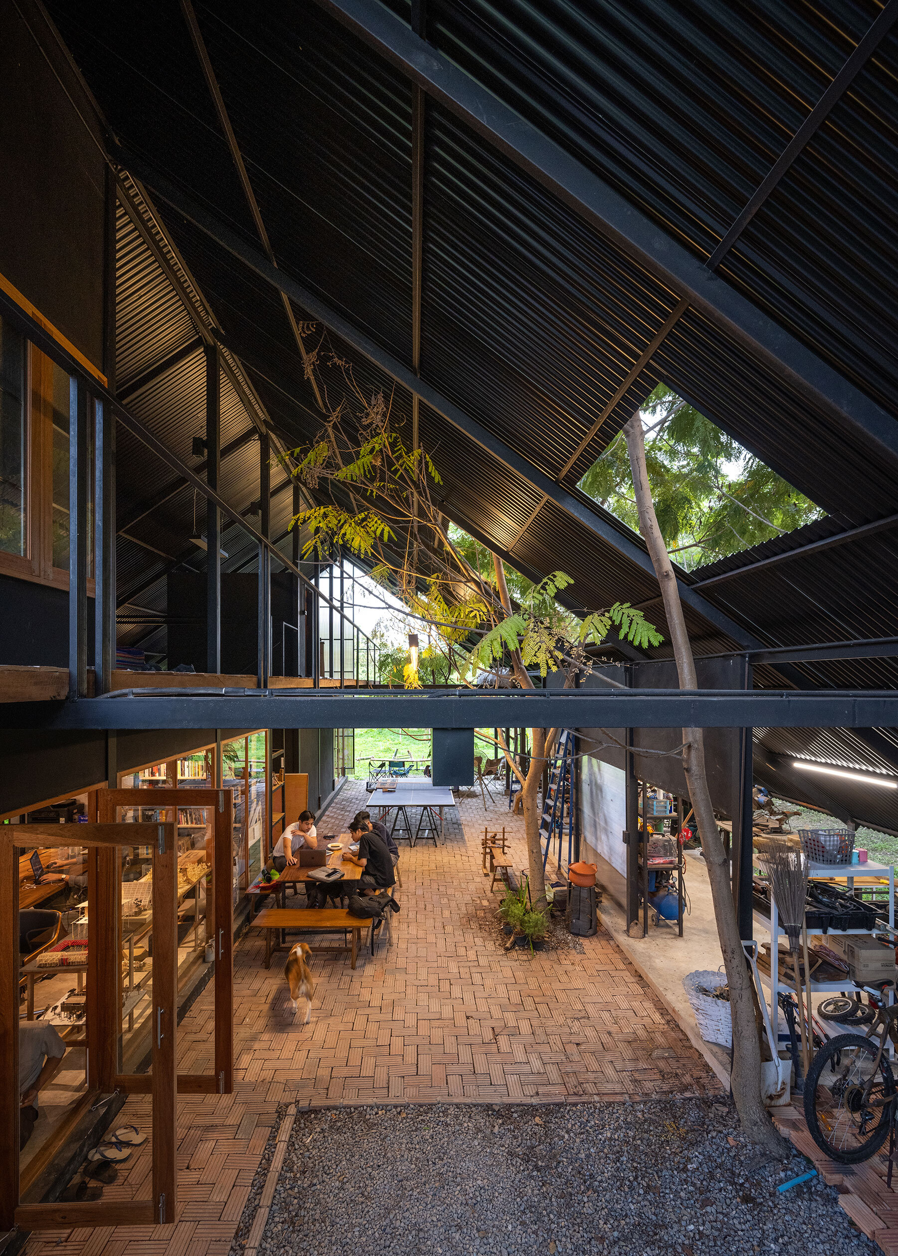 old-wooden-frames-steel-gable-roof-sher-makers-studio-thailand-full-width-01