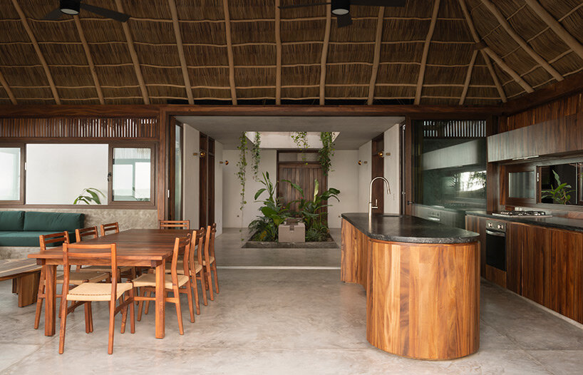 PALMA renovates and extends 'mirlo', a waterfront property on mexico's pacific coast