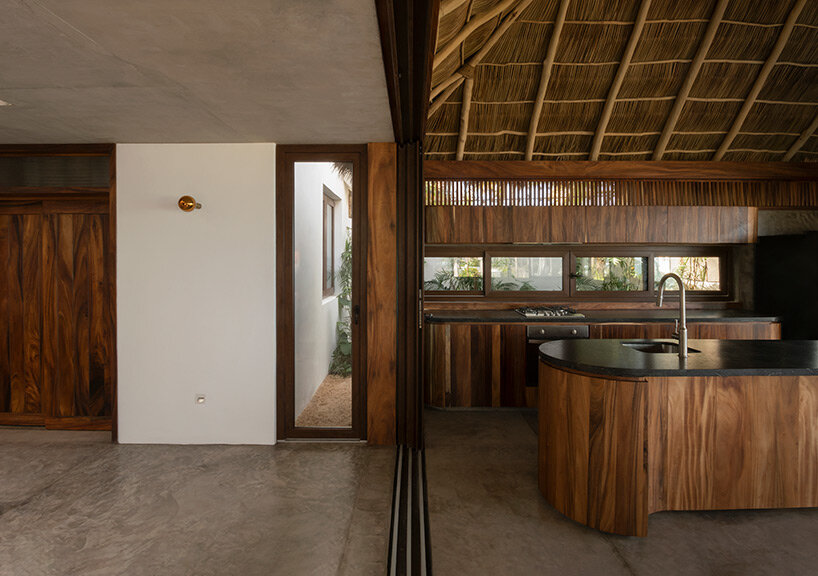 PALMA renovates and extends 'mirlo', a waterfront property on mexico's pacific coast